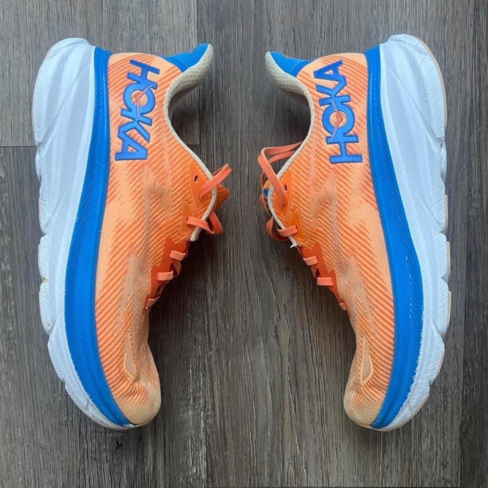 HOKA Clifton 9 men's running shoes, size US 9.5 D